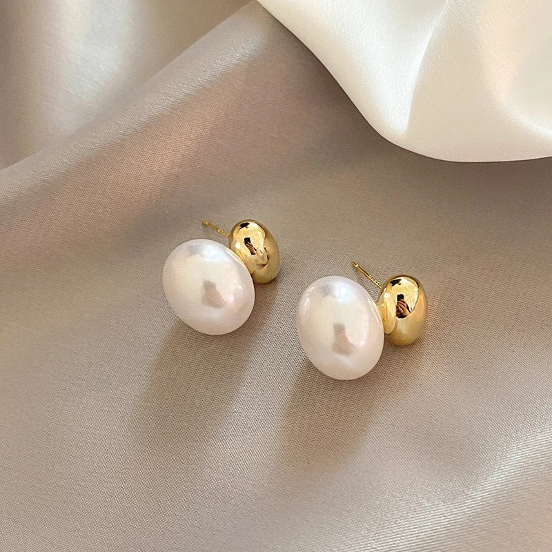 Oversize Drop Pearl Earring