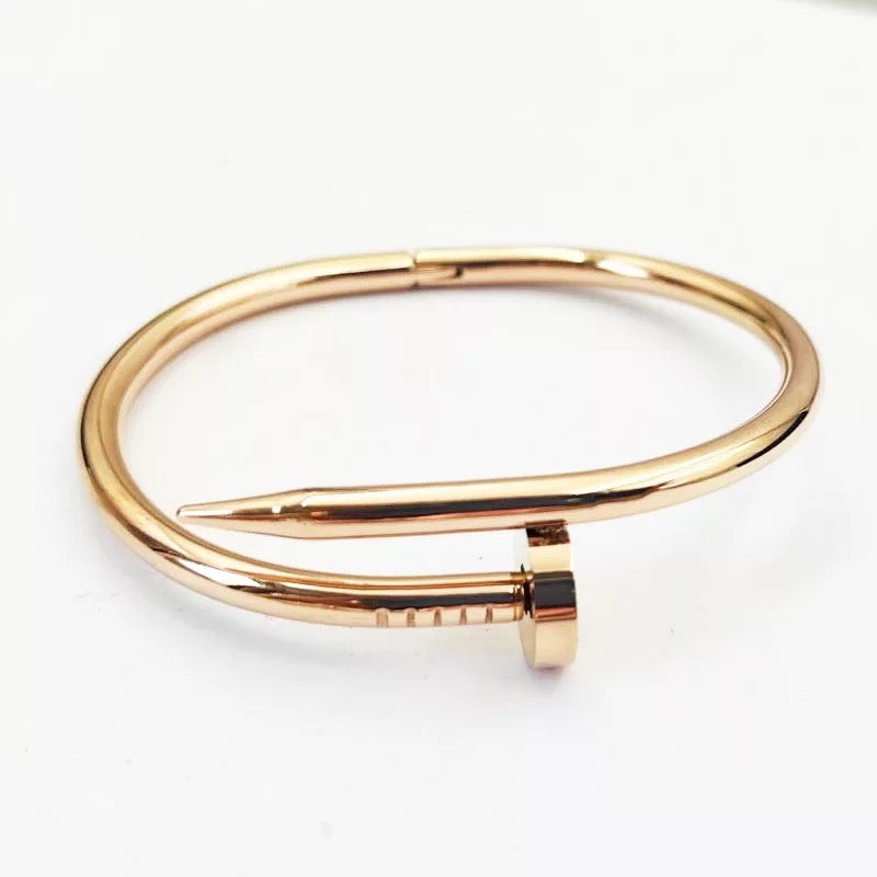 Luxe Nail Bracelet Gold